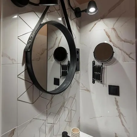 E13 Extravagant Studio Apartment Budapest