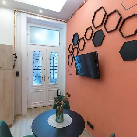 E13 Extravagant Studio Apartment *