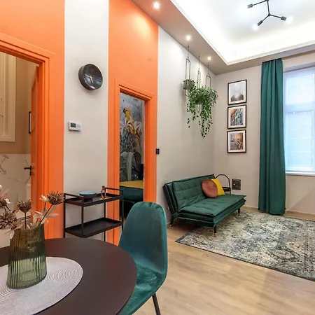 E13 Extravagant Studio Apartment *