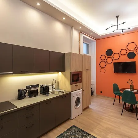 E13 Extravagant Studio *