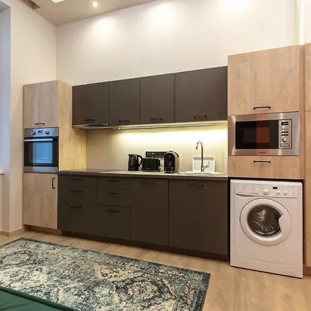 E13 Extravagant Studio Apartment Budapest