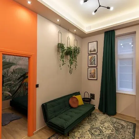 E13 Extravagant Studio Apartment Budapest
