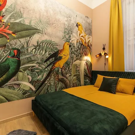 E13 Extravagant Studio *